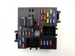 2003-2006 Chevrolet Silverado 1500 Fuse Box (Used OEM)