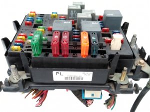 2000-2002 GMC Sierra 1500 Fuse Box (Used OEM)