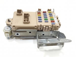 2000-2004 Subaru Outback Fuse Box (Used OEM)