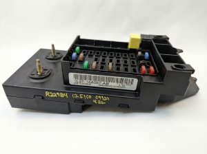 1998-2002 Lincoln Navigator Fuse Box (Used OEM)