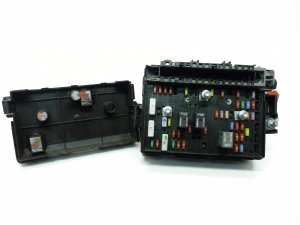 2004-2007 Buick Rainier Under Back Seat Fuse Box (Used OEM)