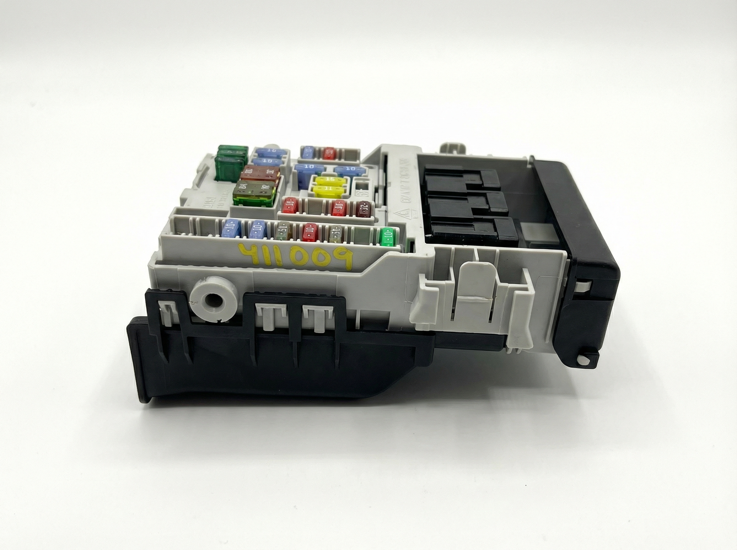 2013-2019 Cadillac XTS Cabin Fuse Box Body Control Module (Used OEM)