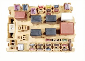 2007-2014 Chevrolet Tahoe Cabin Fuse Box (Used OEM)