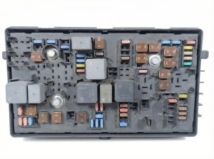 1996-1997 Oldsmobile Bravada Cabin Instrument Panel Fuse Box (Used OEM)