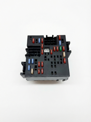 2007-2014 Chevrolet Tahoe Cabin Fuse Box (Used OEM)