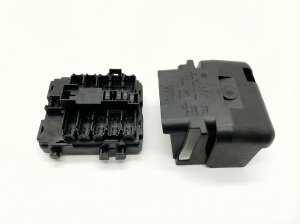 2007-2014 Chevrolet Tahoe Cabin Fuse Box (Used OEM)
