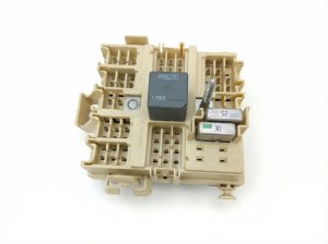 2003-2006 Chevrolet Tahoe Fuse Box (Used OEM)