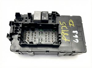 2015-2016 GMC Sierra 2500 HD Cabin Fuse Box (Used OEM)