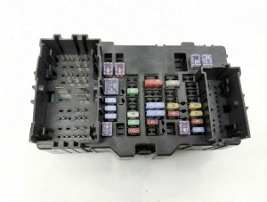 2015-2019 GMC Sierra 2500 HD Cabin Fuse Box (Used OEM)