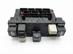 2006-2010 Volkswagen Passat Fuse Box (Used OEM)