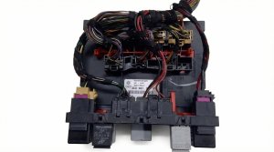 2009-2018 Volkswagen Tiguan Cabin Fuse Box (Used OEM)