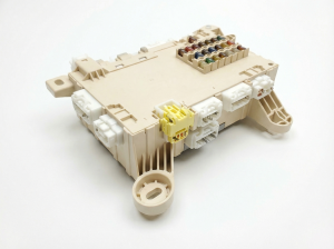 1997-2001 Lexus ES300 Cabin Fuse Box (Used OEM)