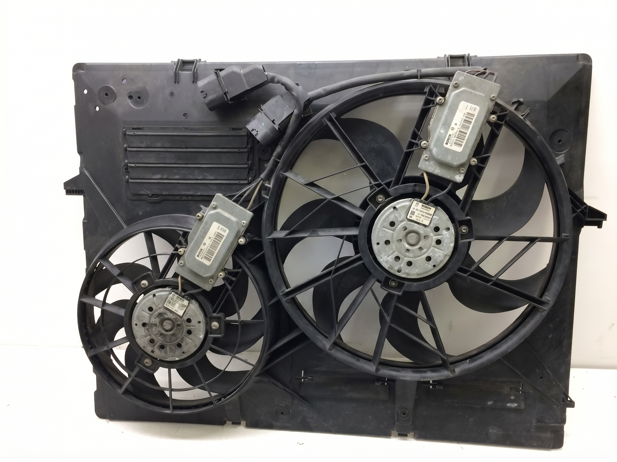 2005-2010 Porsche Cayenne 420mm Radiator Cooling Fan Motor Assembly (Used OEM)