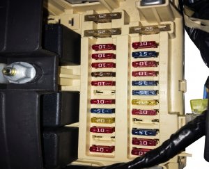 1999 Jeep Grand Cherokee Engine Fuse Box (Used OEM)
