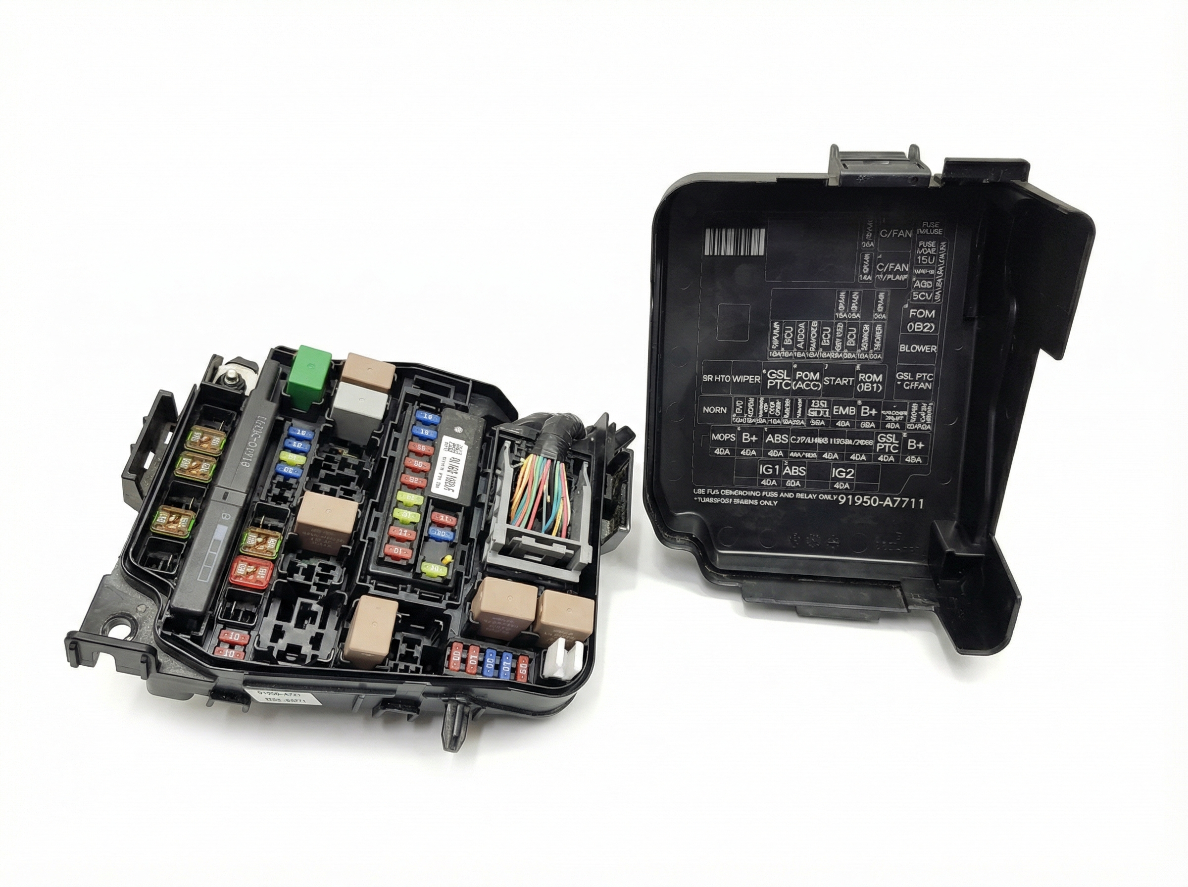 2014-2016 Kia Forte Koup Engine Fuse Box (Used OEM)