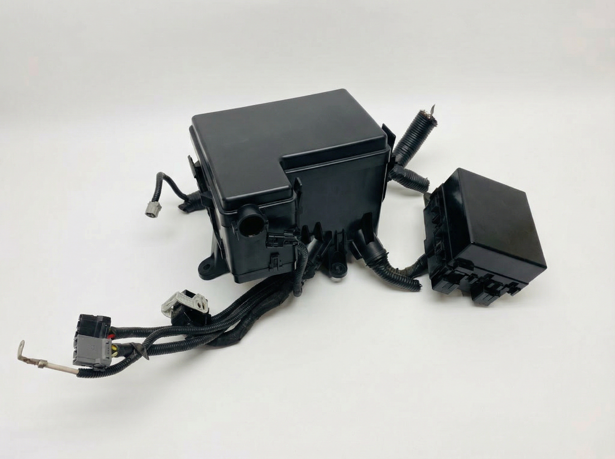 2011-2012 INFINITI QX56 Fuse Box (Used OEM)