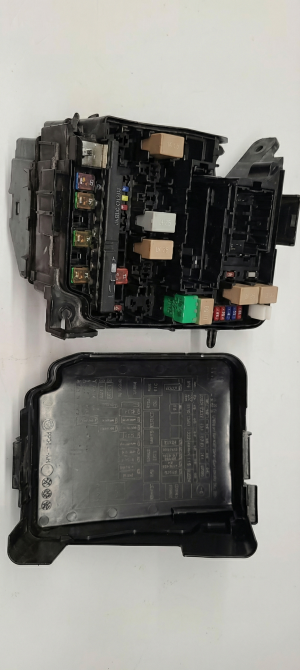 2011-2013 Hyundai Elantra Engine Fuse Box (Used OEM)