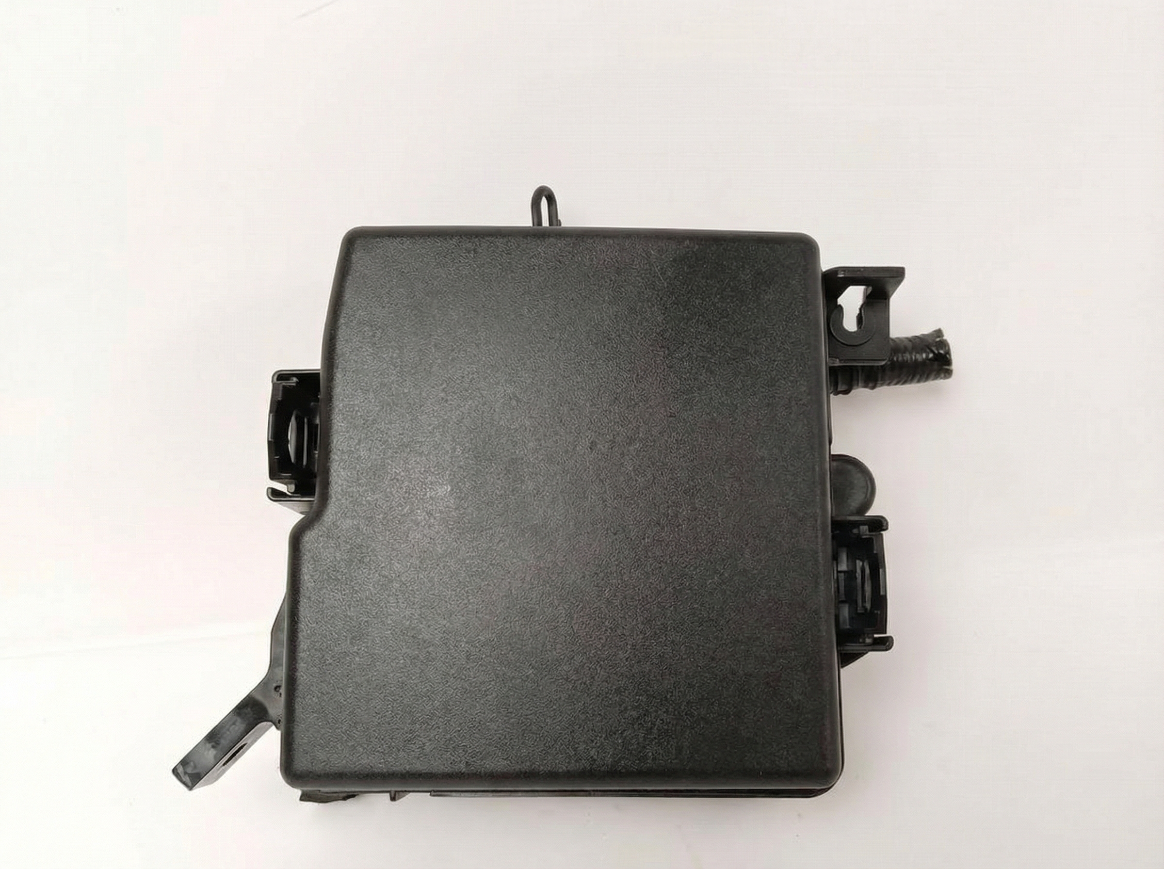 2014-2015 Kia Sorento Engine Fuse Box (Used OEM)
