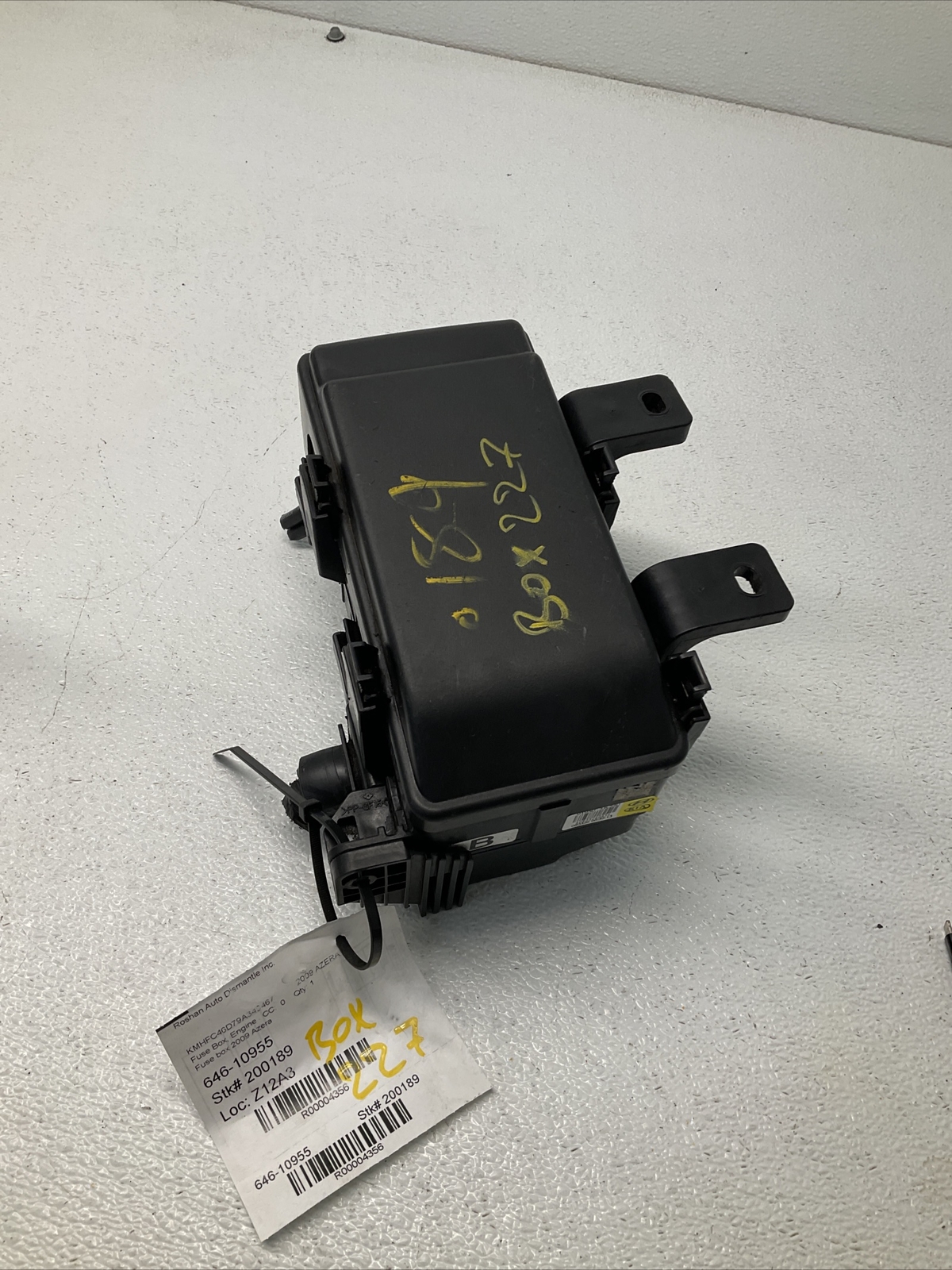 2006-2011 Hyundai Azera Engine Compartment Fuse Box (Used OEM)