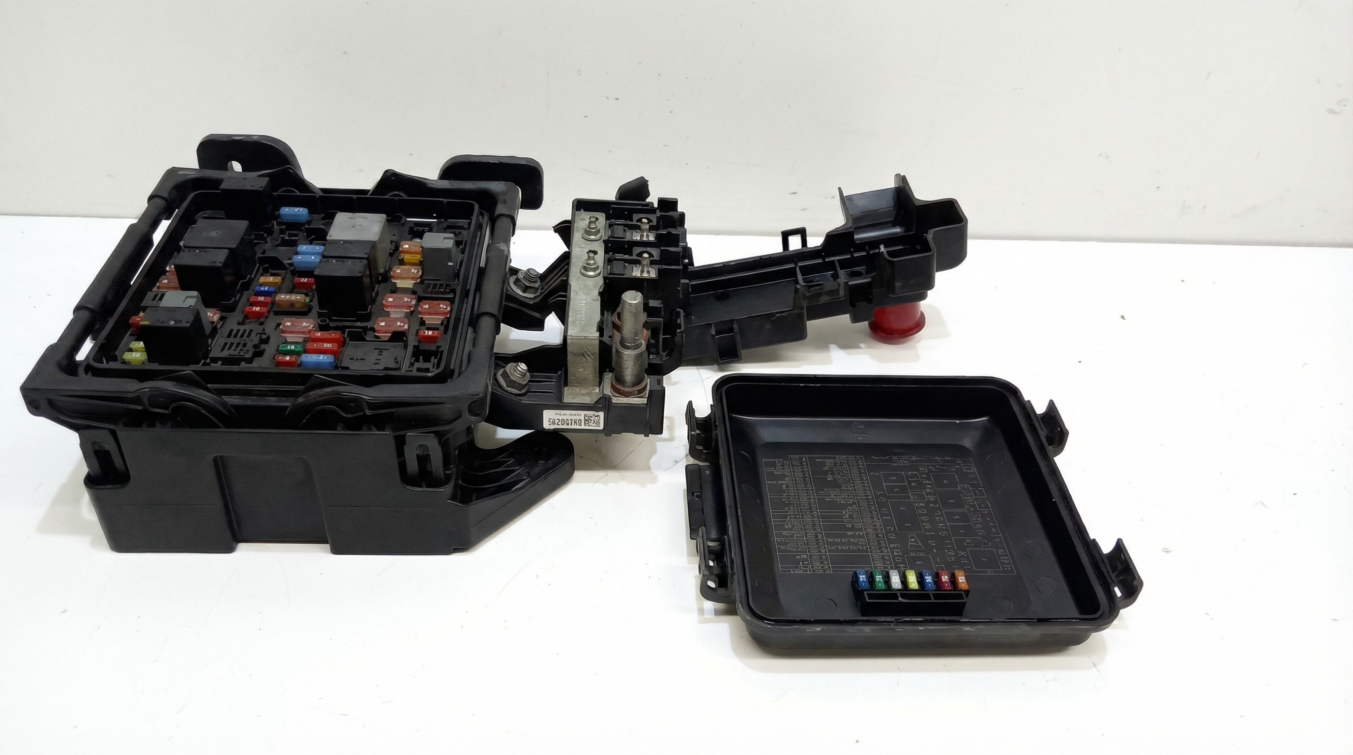2013-2015 Cadillac ATS Engine Fuse Box (Used OEM)