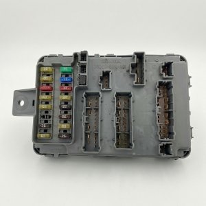 2017-2018 Hyundai Santa Fe Engine Fuse Box (Used OEM)
