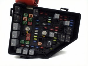 2010-2011 Buick Enclave Engine Fuse Box (Used OEM)