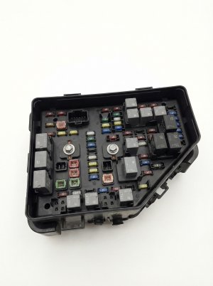 2010 Chevrolet Traverse Fuse Box (Used OEM)
