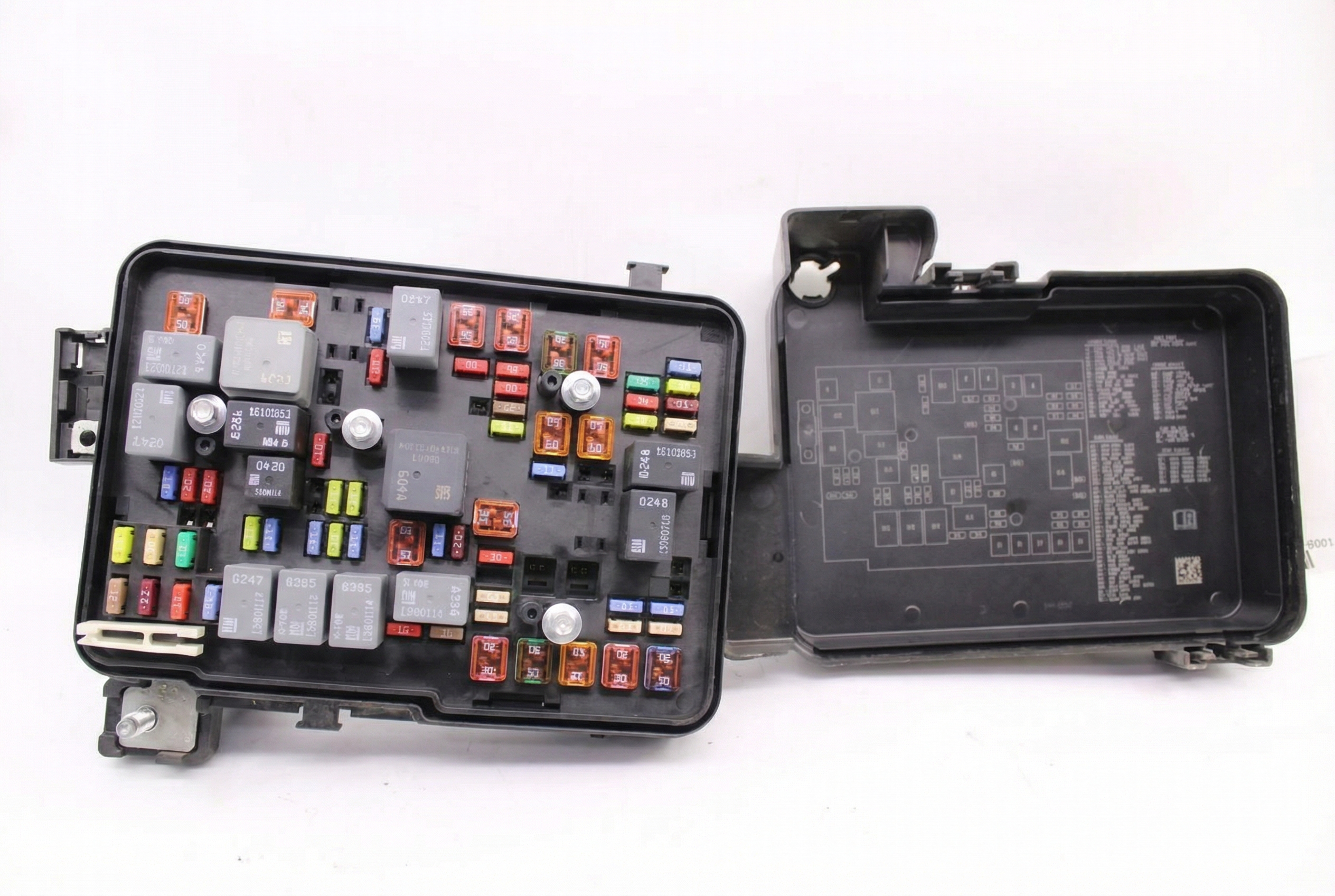 2010 Chevrolet Equinox Engine Fuse Box (Used OEM)