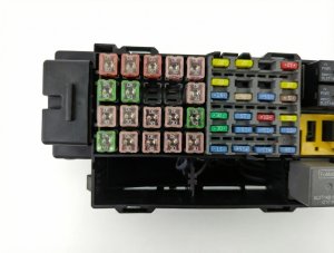 2013 Ford Explorer Engine Fuse Box (Used OEM)