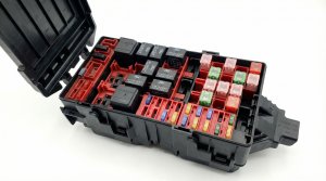 2000-2003 Ford F-150 Engine Bay Fuse Box (Used OEM)