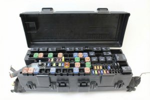 2009-2010 Ford F-150 Engine Fuse Box (Used OEM)