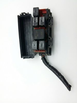 1998 Lincoln Navigator Engine Fuse Box (Used OEM)