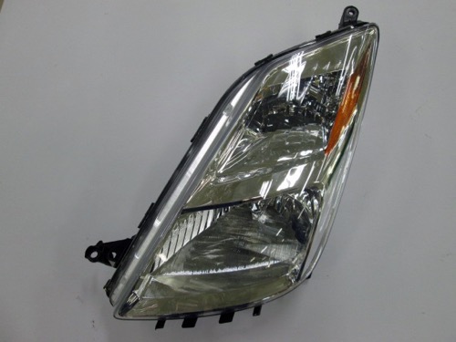 Left (Driver) Headlight Assembly for 2004 - 2005 Toyota Prius, Front Headlight Assembly Replacement Housing / Lens / Cover, Side w/ High Intensity Discharge; Composite; 8118547110, Replacement