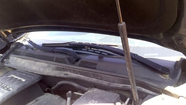 2010, 2011, 2012, 2013, 2014, 2015, 2016, 2017 Chevrolet Equinox Windshield Wiper Motor - Front (OEM)