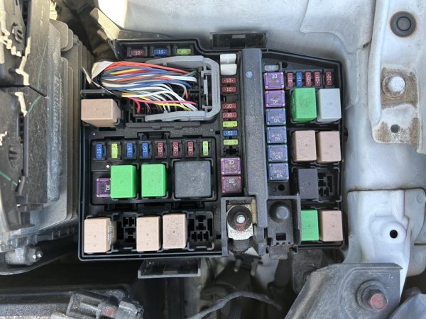 OEM Engine Fuse Box with Wiring Harness for 2011, 2012, 2013 Kia Optima