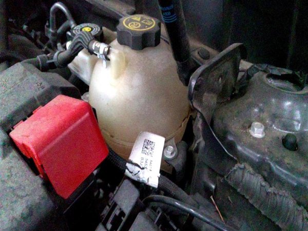 2018, 2019, 2020, 2021, 2022, 2023, 2024, 2025 Chevrolet Equinox Engine Coolant Reservoir Assembly with Cap (OEM)