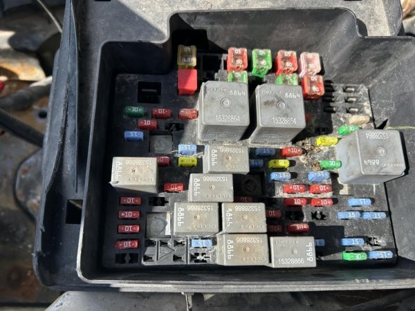 OEM Engine Fuse Box for 2003, 2004, 2005, 2006, 2007 Cadillac, Chevrolet, GMC, & Hummer