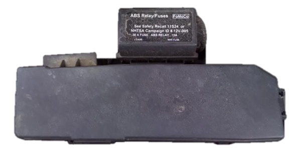 OEM Engine Fuse Box for 2001, 2002, 2003, 2004 Ford Escape