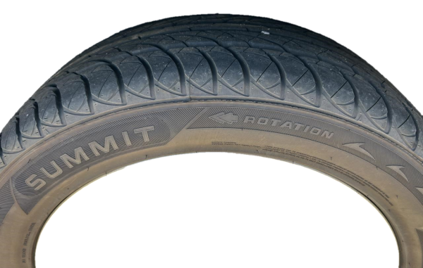 2007, 2008, 2009, 2010, 2011, 2012, 2013, 2014, 2015, 2016, 2017 Lincoln Navigator 235/60R18 Tire (OEM)
