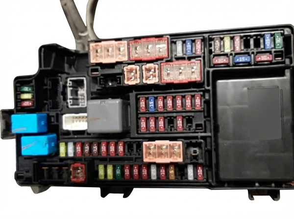 2017, 2018, 2019, 2020, 2021, 2022 Toyota Prius Underhood Engine Fuse Box Assembly (OEM)