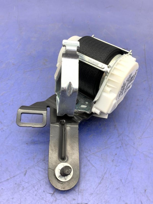 2018, 2019, 2020, 2021 Lincoln Navigator 3rd Row Center Seat Belt Assembly - Rear, Right (Passenger) (OEM)