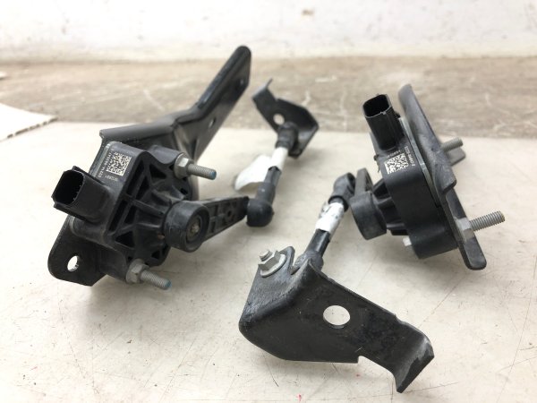 2015, 2016, 2017, 2018, 2019, 2020, 2021, 2022, 2023, 2024 Lincoln Navigator Suspension Ride Height Level Sensor Set with Brackets - Rear (OEM)