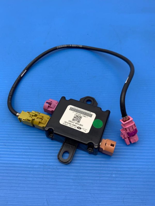 OEM Auxiliary Jack 2-Port Hub Control Module for 2010, 2011, 2012, 2013, 2014, 2015, 2016, 2017, 2018, 2019, 2020 Jaguar & Land Rover