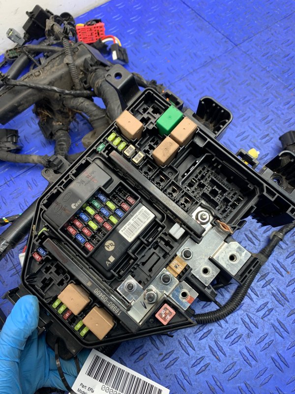 OEM Engine Bay Fuse Box for 2018, 2019, 2020, 2021 Kia Stinger