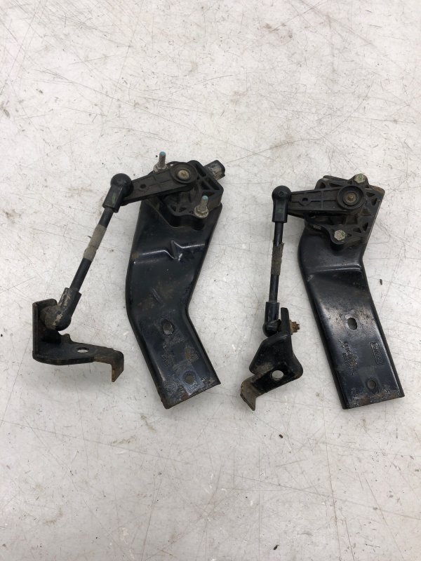 2018, 2019, 2020, 2021, 2022, 2023, 2024 Lincoln Navigator Suspension Ride Height Level Sensor Set with Brackets - Rear (OEM)