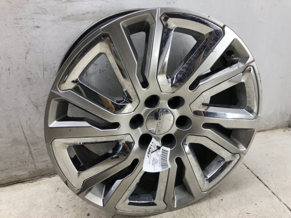 2021 GMC Yukon XL Silver Alloy Wheel (OEM)