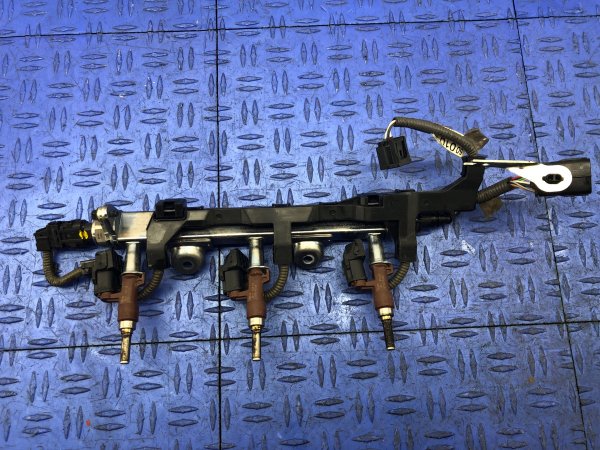 2018, 2019, 2020, 2021, 2022, 2023, 2024 Lexus LS500 Port Fuel Injector Set with Rails - Upper (OEM)