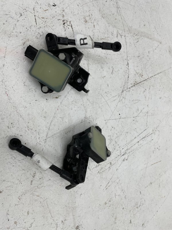 2018, 2019, 2020, 2021, 2022, 2023, 2024 Lincoln Navigator Suspension Ride Height Level Sensor Set - Front (OEM)