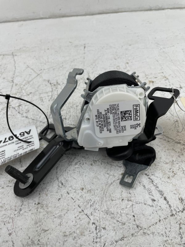 2018, 2019, 2020, 2021, 2022, 2023, 2024 Lincoln Navigator Black 3rd Row Middle Seat Belt Assembly - Rear, Right (Passenger) (OEM)