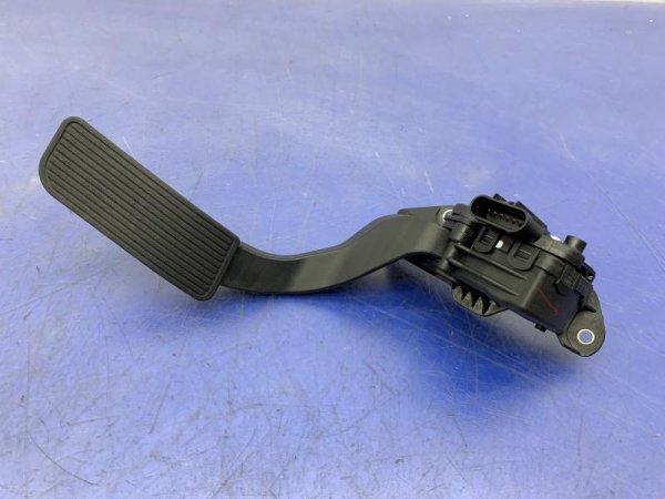 OEM Non-Adjustable Accelerator Pedal Assembly for 2007, 2008, 2009, 2010, 2011, 2012, 2013, 2014 Cadillac, Chevrolet, & GMC